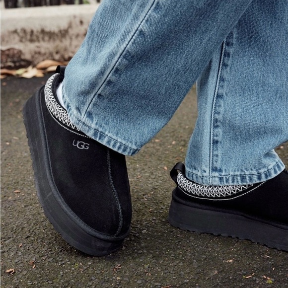 Ugg Tazz Black Size 6 - Picture 2 of 2